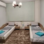 Ani - Spacious 3-bedroom Apartment, Free Parking,10 Min To Old Town