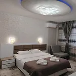 Ani - Spacious 3-bedroom Apartment, Free Parking,10 Min To Old Town