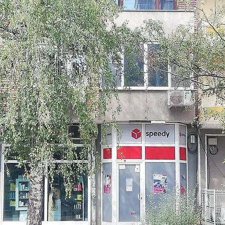 Ani - Spacious 3-bedroom Apartment, Free Parking,10 Min To Old Town