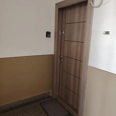 Ani - Spacious 3-bedroom Apartment, Free Parking,10 Min To Old Town *