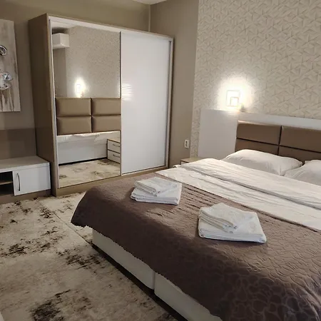 Apartment Ani - Spacious 3-bedroom Apartment, Free Parking,10 Min To Old Town