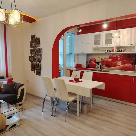 Ani - Spacious 3-bedroom Apartment, Free Parking,10 Min To Old Town Apartment Veliko Tarnovo