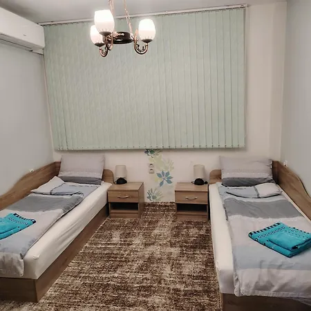 Ani - Spacious 3-bedroom Apartment, Free Parking,10 Min To Old Town