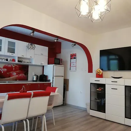 Ani - Spacious 3-bedroom Apartment, Free Parking,10 Min To Old Town Appartamento *