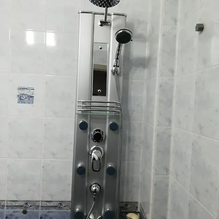 Ani - Spacious 3-bedroom Apartment, Free Parking,10 Min To Old Town