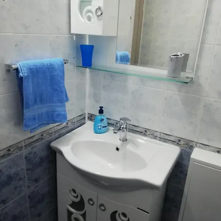 Apartment Ani - Spacious 3-bedroom Apartment, Free Parking,10 Min To Old Town Veliko Tarnovo
