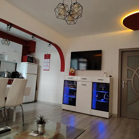 Ani - Spacious 3-bedroom Apartment, Free Parking,10 Min To Old Town